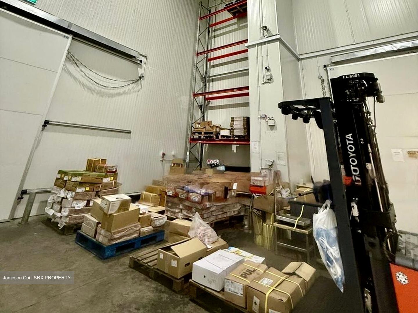 West Spring (D22), Warehouse #566753591